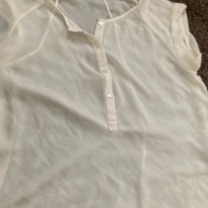 I am selling a short sleeve size medium shirt only been wore once.